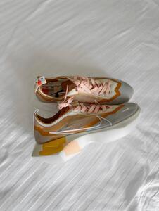 Nike Women's vistalite SE pink orange