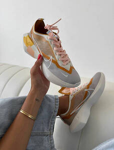 Nike Women's vistalite SE pink orange