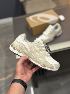 אסיקס GEL-NYC – בז׳