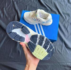 Adidas astir