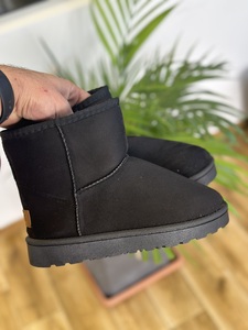 UGG black