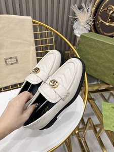 Shoes gucci.White