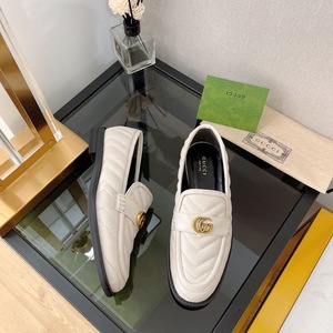 Shoes gucci.White