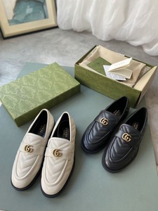 Shoes gucci.White