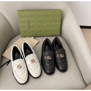 Shoes gucci.White