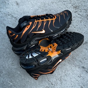 Nike Air Max Plus - Black orange