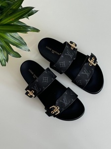 Louis Vuitton slipper - black